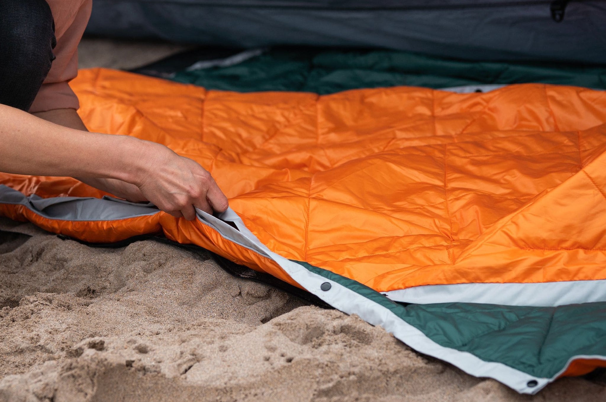 CULLA INSULATED BLANKET | AVAILABLE IN ORANGE AND GREEN